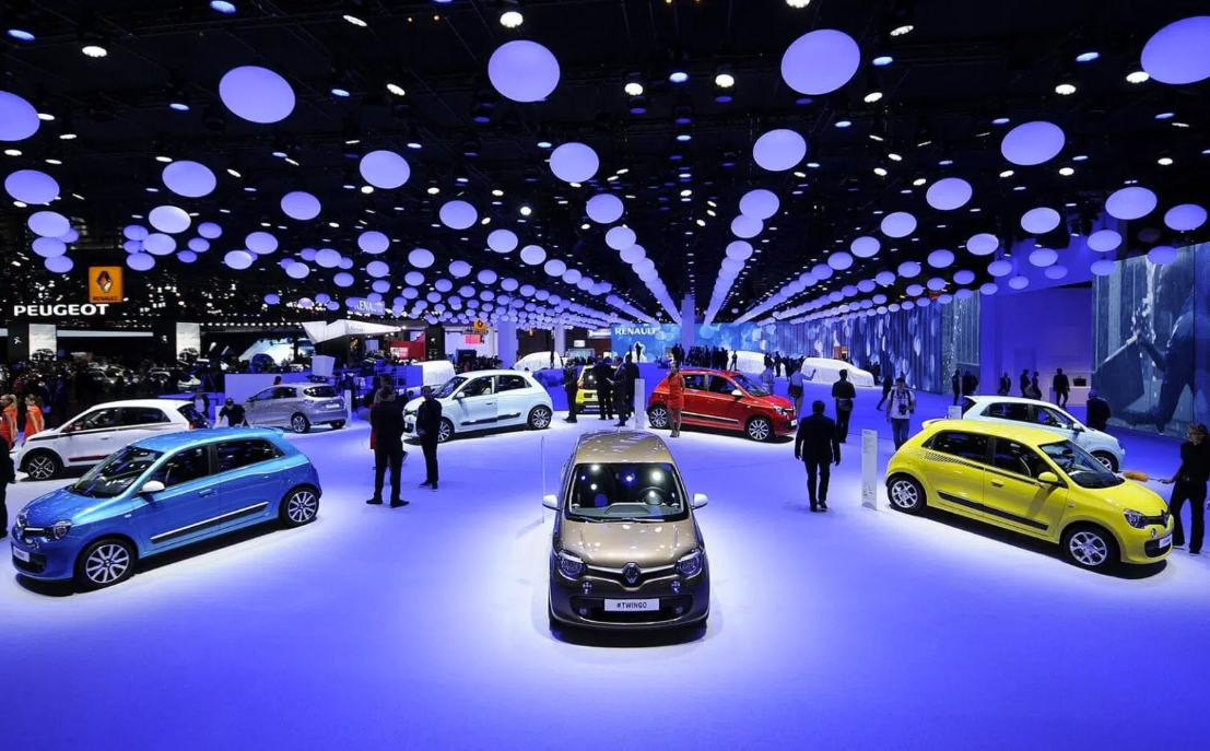 Vue d’un espace d’exposition automobile